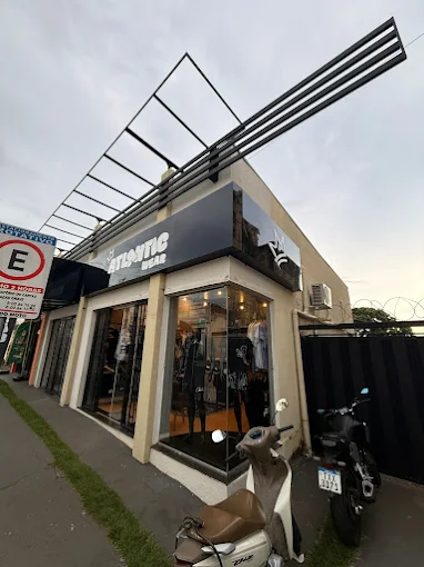 Fachada oficial da loja Atlantic Wear na Rua Marciano Santos em Araguari